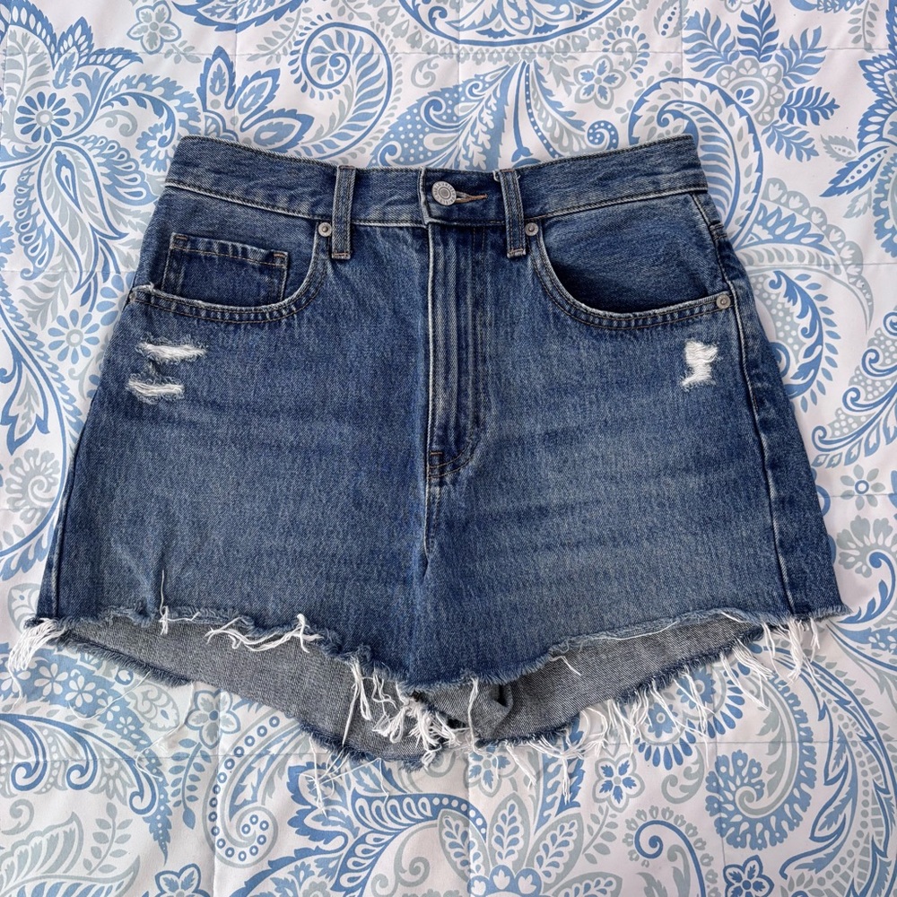 Uniqlo High Rise Distressed Denim Shorts Size 25